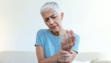 elderly-woman-suffering-from-pain-hand-weak-bones-osteoporosis