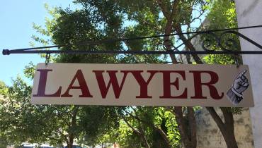 lawyer_sign_common_legal_dramas_have_a_lawyer