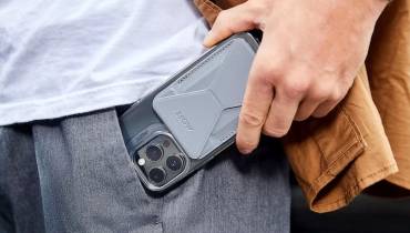 man-smartphone-in-pocket-attached_with-slim-mobile-wallet