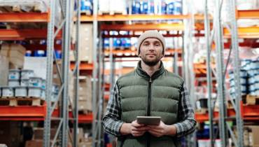 retailer_holding_tablet_warehouse_flexible_automation