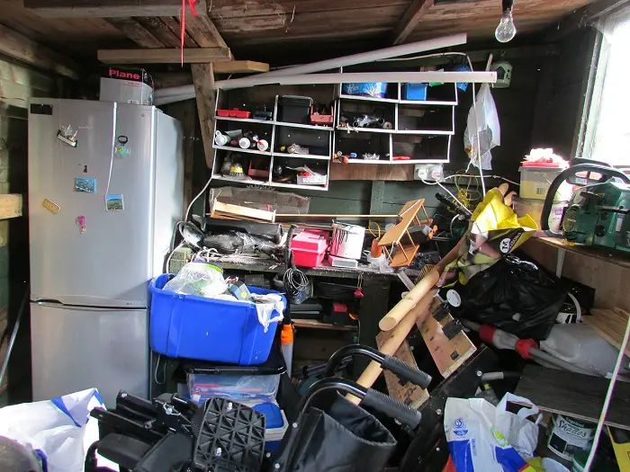 messy-home-clutter.jpg