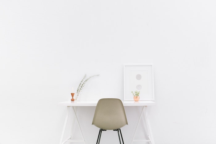 minimalist-bench-chair-room-w0gc.jpg