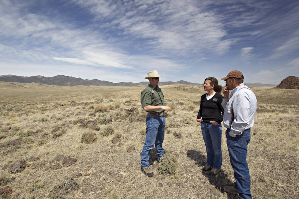 landowner-meeting-biologist-mineral-rights-ownership-benefits